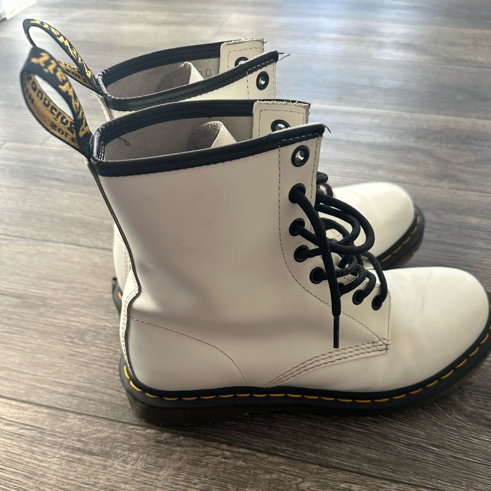 Dr. Martens 1460 White Smooth Leather Boots • Women’s 9 (EU 41 / UK 7)